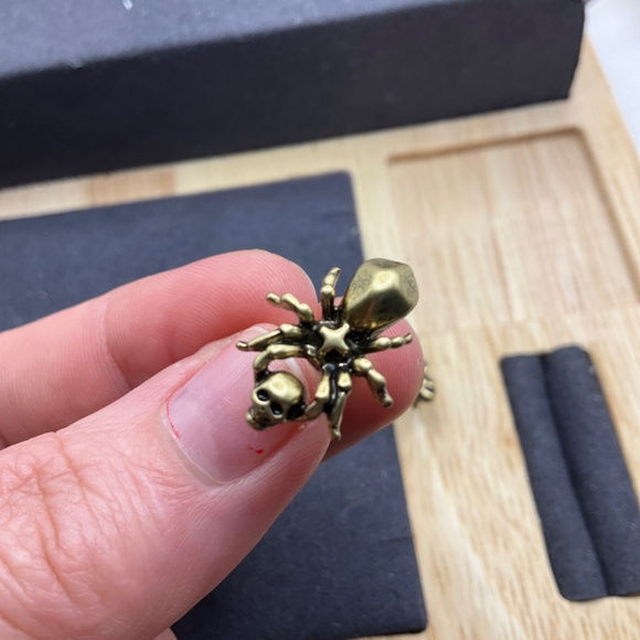 Alexander McQueen Brass Spider Skull Earring - Picture 3 of 5